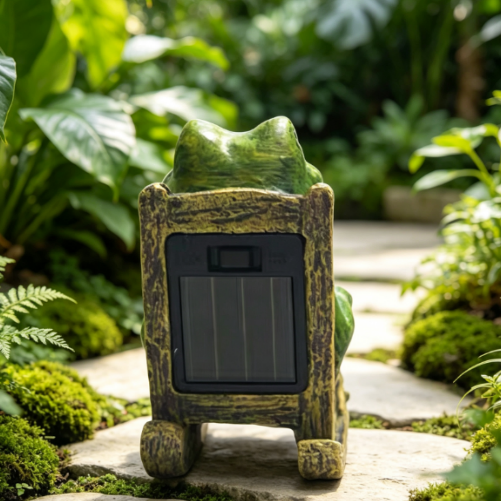 Solar Powered Dusk-to-Dawn Warm White LED Frog Statue Light - Weatherproof Resin Lawn & Yard Ornament