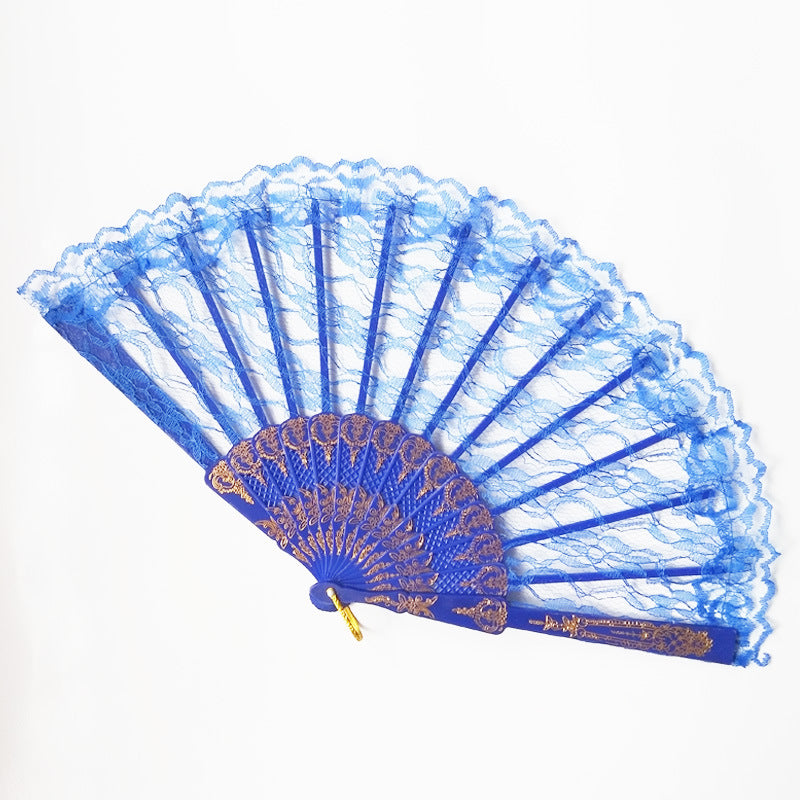 Women's fan made of fine lace with elegant gold embellishment 
Maetiva